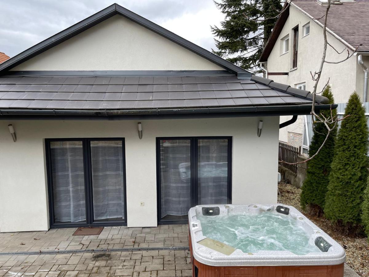 Malibu Apartman & Jacuzzi Miskolc Exterior photo