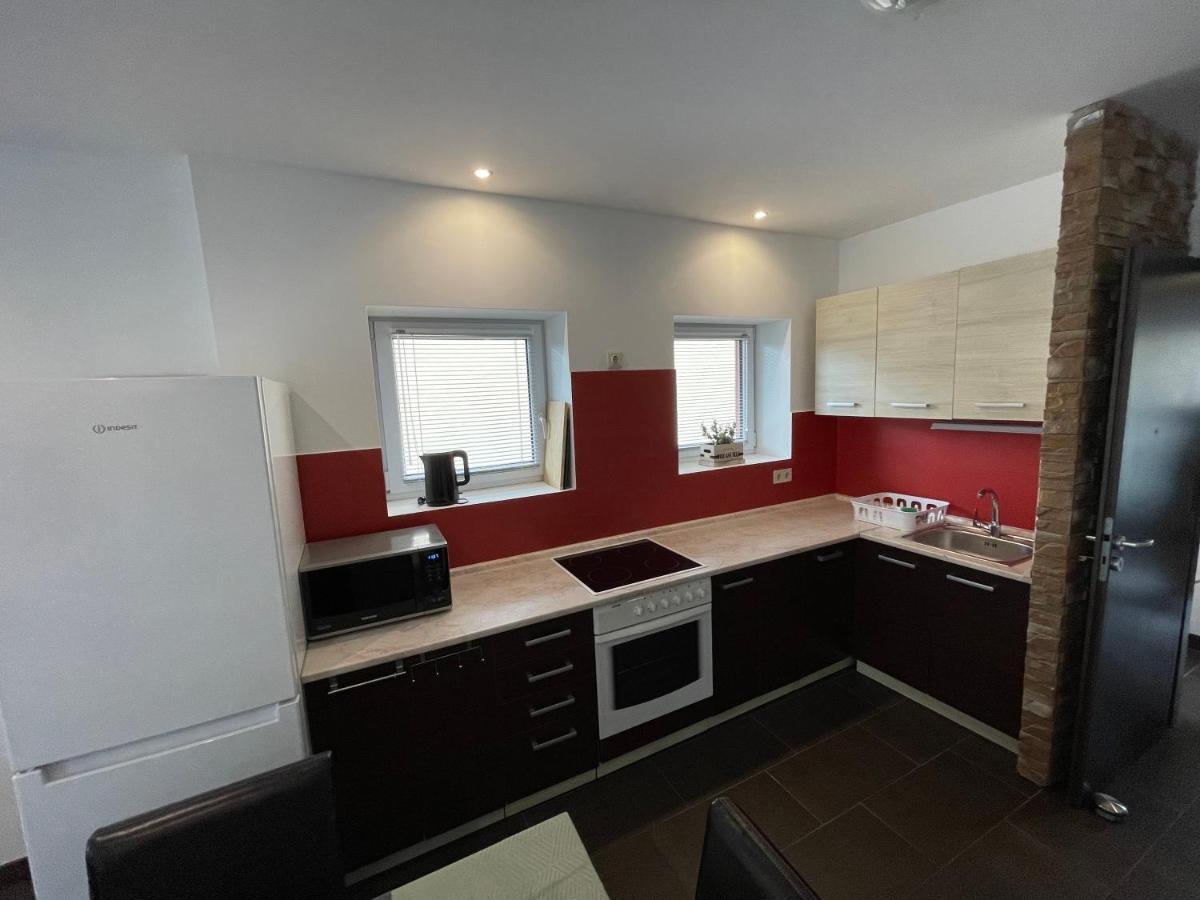 Malibu Apartman & Jacuzzi Miskolc Exterior photo